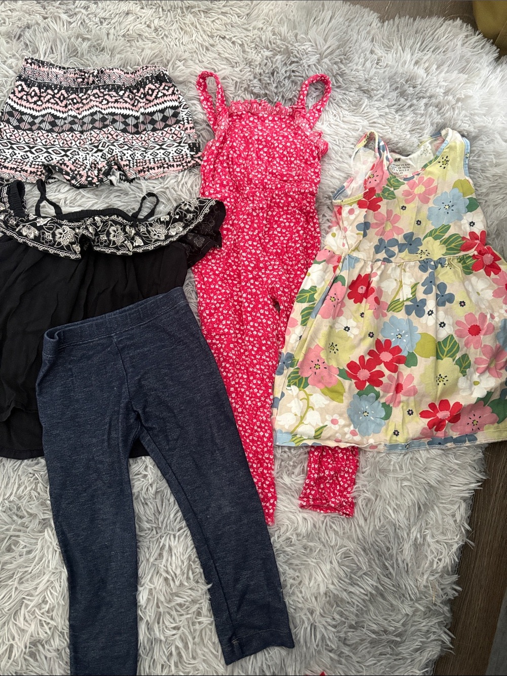Bundle of girls clothes 3t-4t